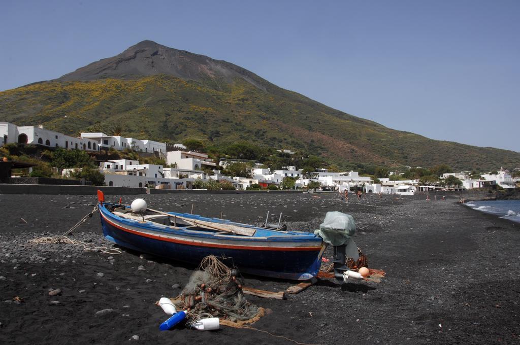 Villa Ginestra Sulla Spiaggia Di Stromboli Quarto foto